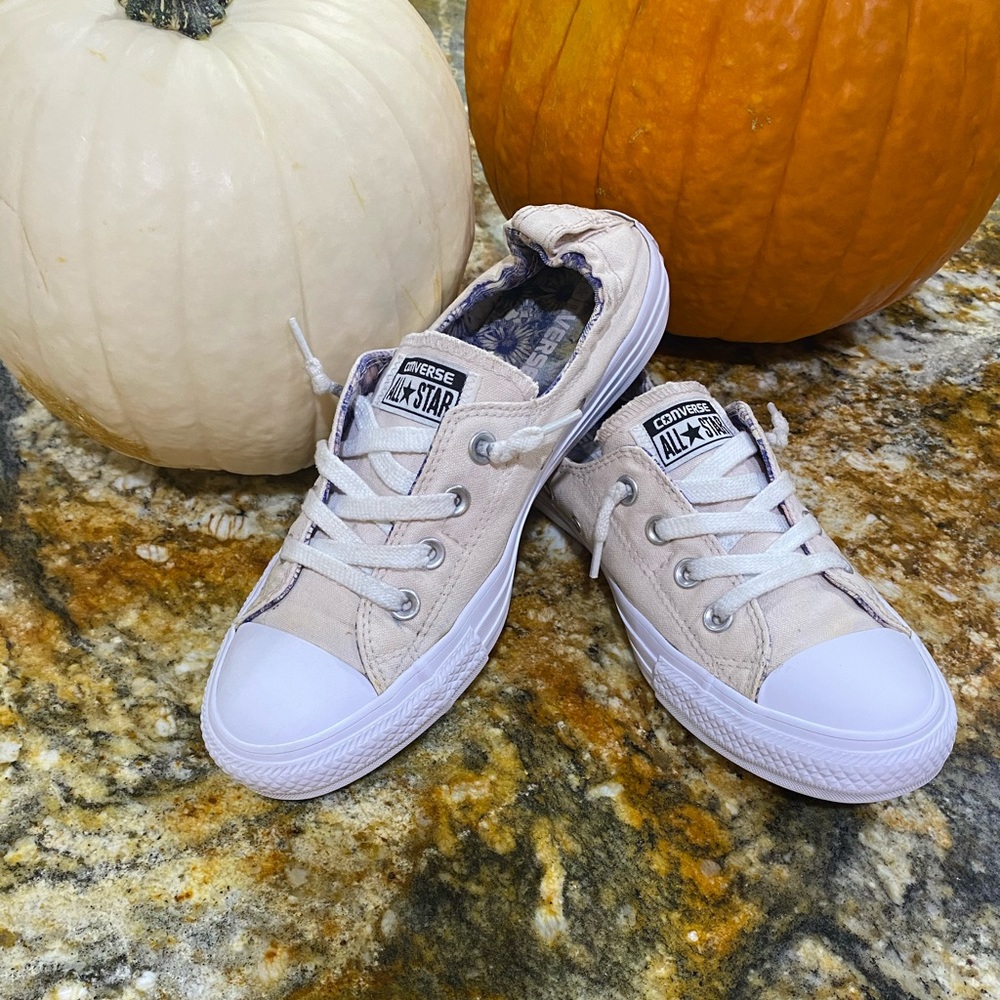SOLD***** 9W pink slip on converse